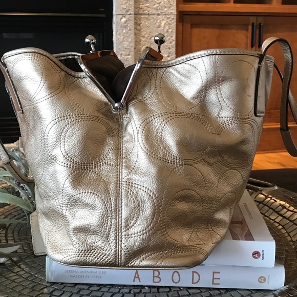 COACH GOLD KISS LOCK SHOULDER BAG - Picture 11 of 15